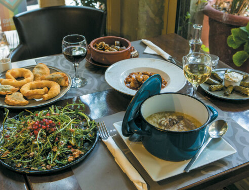 Κατσούρμπος: Tαξίδι στις γεύσεις της γνήσιας κρητικής κουζίνας