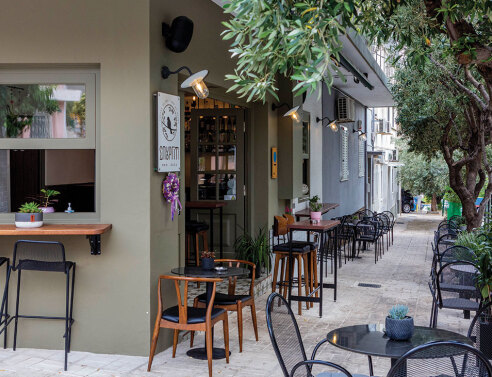 Σπουργίτι: Coffee by day, bar by night