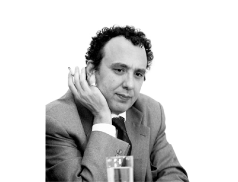 Μεταξύ παιδισμού και κυνισμού