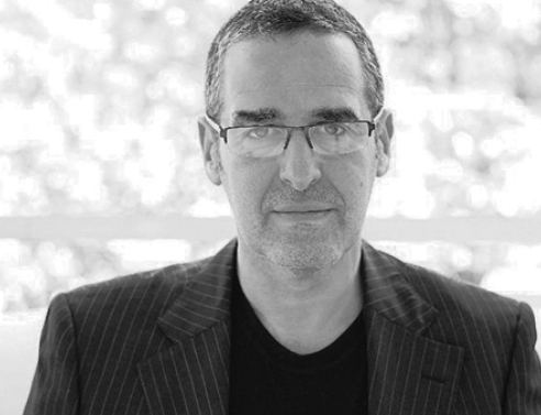 Guest Editor: Μαρκ Μαζάουερ 