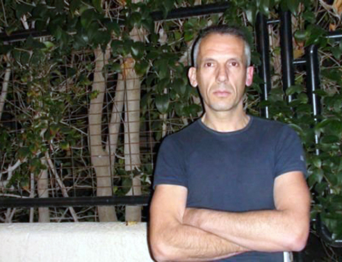 Eίμαι μαζί σου όταν στο Παρίσι σε σκοτώνουν (CHARLIE HEBDO), όταν σε καίνε στην Αθήνα (ATHENS VOICE)