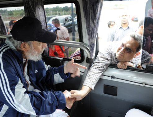 Πρώτη εμφάνιση του Φιντέλ Κάστρο μετά από 1 χρόνο