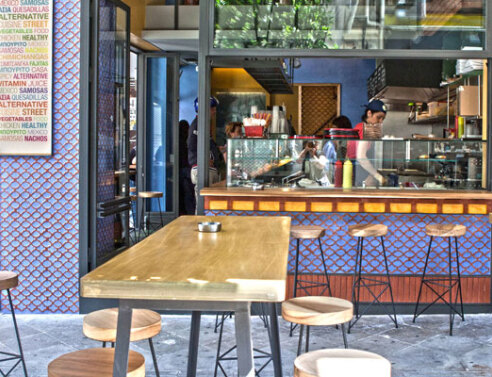 Etnico, ο γύρος του κόσμου στην Κολοκοτρώνη