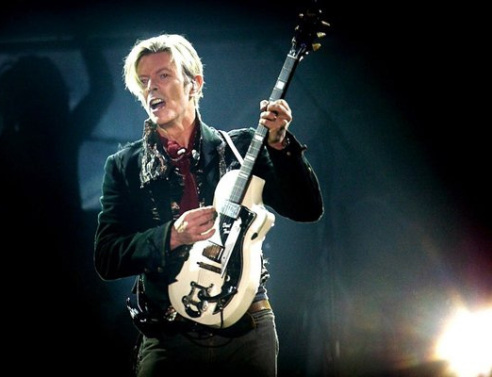 Συντετριμμένος ο κόσμος της μουσικής. Το αντίο των φίλων του Bowie στο Twitter 