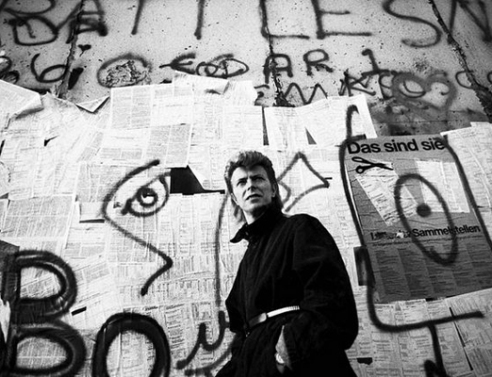 Γερμανικό ΥΠΕΞ: Σε ευχαριστούμε David Bowie που βοήθησες να πέσει το Τείχος