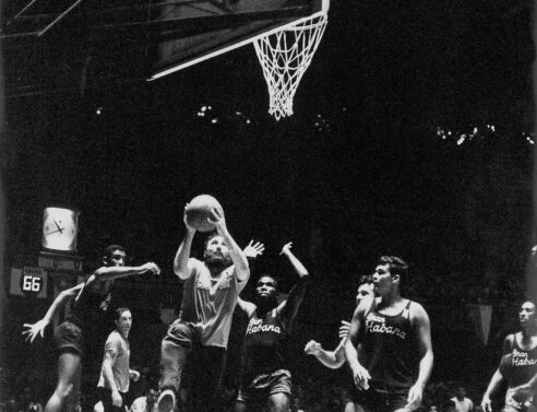 Ο Φιντέλ Κάστρο ως μπασκετμπολίστας (εικόνες)
