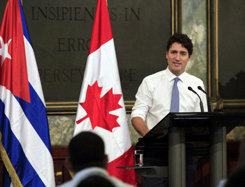 Ενόχλησαν τα θερμά συλλυπητήρια Τριντό για τον «σπάνιο ηγέτη» Κάστρο 