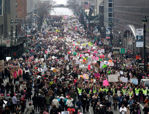 Pussyhats εναντίον Τραμπ: Χιλιάδες γυναίκες διαδηλώνουν κατά του νέου πλανητάρχη (εικόνες, video)