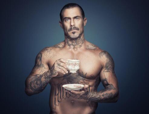 Τι «γυναικεία πράγματα» θα έκαναν οι άντρες αν δεν τους έκρινε κανένας;