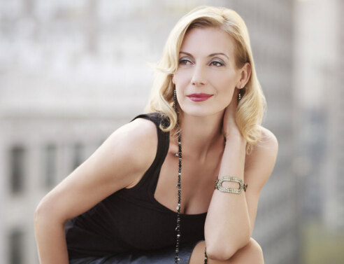 Ute Lemper: Είμαι πολύ ανήσυχη για τον αδηφάγο μπίζνεσμαν 