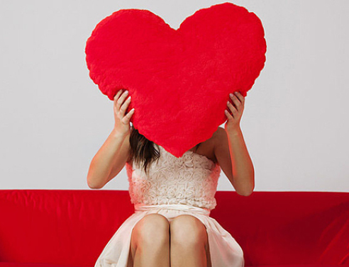 14 πράγματα που σκέφτεται ένας single την ημέρα του Αγίου Βαλεντίνου