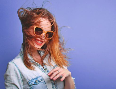 Το ωραίο χαμόγελο μας δείχνει νεότερους