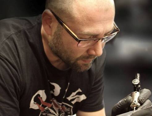 20 εκπληκτικά σχέδια του tattoo artist Χρήστου Τσιντσάρη