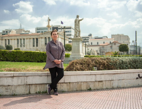 Όταν γράφεις για να μπορείς να υπάρχεις, γράφεις όπως η Ανν Ενραϊτ 