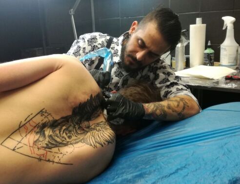 25 πανέμορφα σχέδια του tattoo artist Στέργιου Ρουμελιώτη που ζει το όνειρο στη Βιέννη