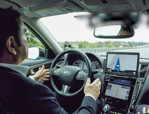 Πώς είναι να βρίσκεται κάποιος πίσω από το  τιμόνι ενός αυτοδιαχειριζόμενου αυτοκινήτου, χωρίς φυσικά να αγγίζει το τιμόνι;