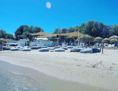 5 παραλίες για να πας για μπάνιο αν μείνεις το τριήμερο στην Αθήνα