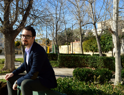 Ο Βαγγέλης Γιαννίσης ήρθε για να σε παρασύρει στον «Χορό των νεκρών»