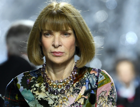 O «διάβολος της μόδας» Άννα Γουίντουρ αποκάλυψε ποιον δεν καλέσει ποτέ ξανά στο Met Gala (video)