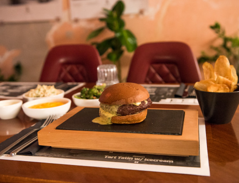 Σερβίρει το Bios φαγητό; Ε, ναι!