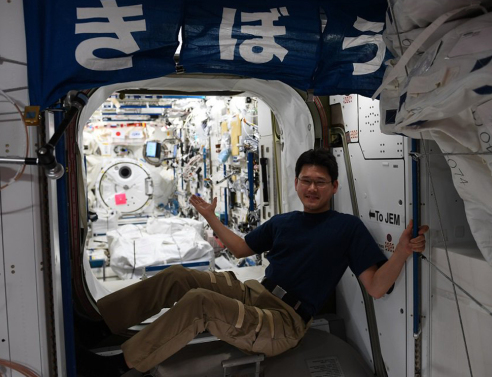 Fake news ότι ψήλωσε 9 εκατοστά ο Ιάπωνας αστροναύτης στον Διεθνή Διαστημικό Σταθμό