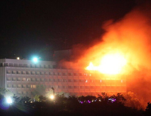 Ένοπλοι εισέβαλαν στο Intercontinental στην Καμπούλ κι άνοιξαν πυρ αδιακρίτως (εικόνες) 