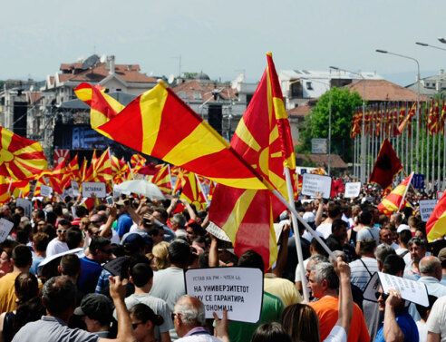 Μακεδονικό: Από την ίντριγκα στην «κωλοτούμπα» μέσω Σκοπίων