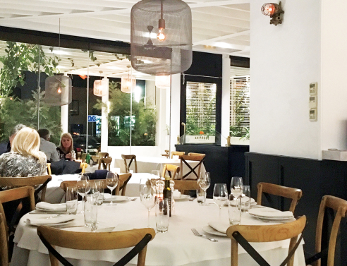 Μια Σκορπίνα κολυμπάει στα νερά του Ψυχικού