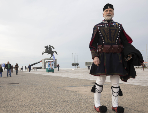Μεγαλέξανδροι για μια μέρα (στις πλατείες της αυταπάτης)