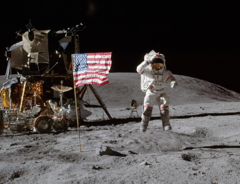 Κάναμε τη Σελήνη χωματερή - 181 τόνοι διαστημικών σκουπιδιών στην επιφάνειά της