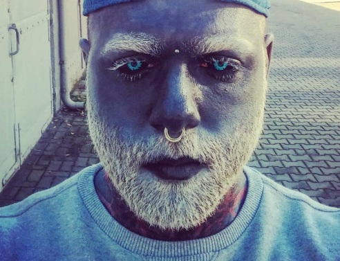 Ένας αληθινός White Walker: Ο άνθρωπος-τατουάζ ελπίζει να φτάσει στο 99%