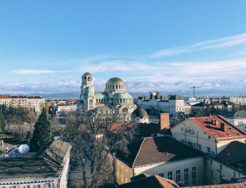 Σόφια: μεγαλοπρέπεια και Πίστη πίσω από φθαρμένες προσόψεις