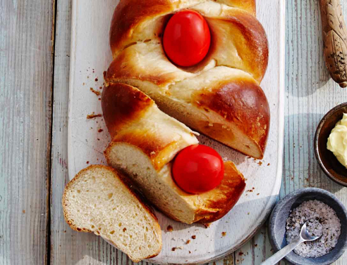 7 τέλεια τσουρέκια (όχι μόνο) για το Πάσχα