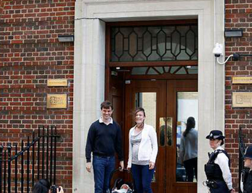 Διάσημοι γονείς για μια μέρα - Τι μπορεί να σου συμβεί όταν γεννάς το ίδιο πρωί με την Κέιτ Μίντλετον αλλά την προλαβαίνεις (εικόνες, video) 