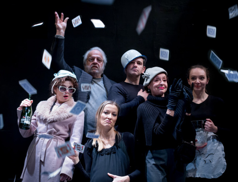 Αυλαία για τη «Λεονί»