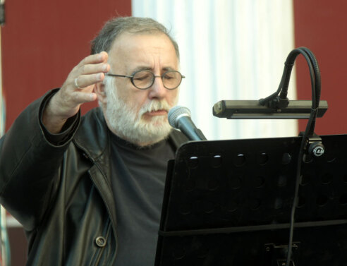 Συγκινεί ο Θάνος Μικρούτσικος: «Δεν φοβάμαι τον καρκίνο. Θα του αλλάξω τον αδόξαστο» (video)