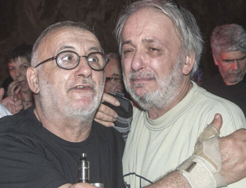 O Θ. Μικρούτσικος τραγούδησε, έκλαψε, αποθεώθηκε -  Συγκλονιστική συναυλία (video)