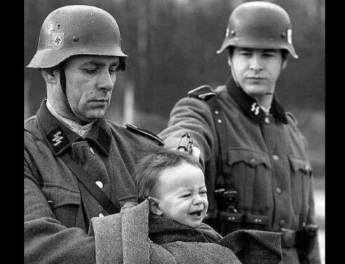 Είναι αυτή η φωτογραφία από την σφαγή του Διστόμου;