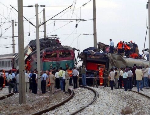 Τουρκία: Τουλάχιστον 10 νεκροί στον εκτροχιασμό του τρένου