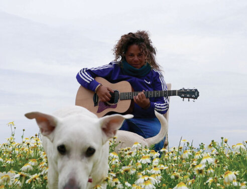 Η Αμοργός της τραγουδίστριας Ματούλας Ζαμάνη