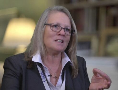 Μοριακή βιολόγος ρίχτηκε στη φυλακή επειδή ανακάλυψε ότι τα ανθρώπινα εμβόλια είναι μολυσμένα με ιούς;