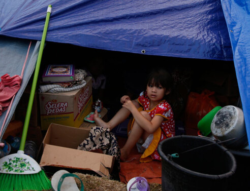 Επίσημο: Στους 321 οι νεκροί από τον φονικό σεισμό στην Ινδονησία