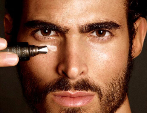 Η Chanel κυκλοφόρησε πρώτη φορά προϊόντα μακιγιάζ αποκλειστικά για άντρες 