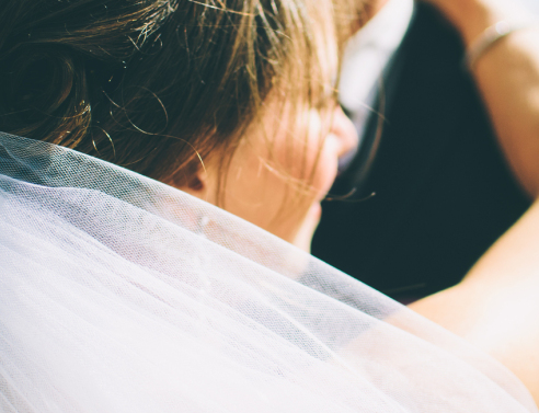 Φολέγανδρος: Νύφη έδιωξε τον γαμπρό και το γλέντησε με τους καλεσμένους