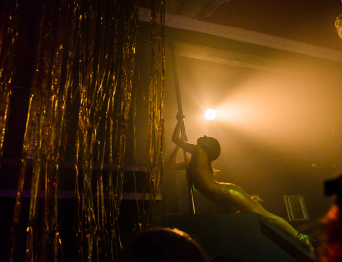 Ένα βράδυ με την Tila Ψαρίλα και άλλα κορίτσια με «εξωγήινα» ονόματα 