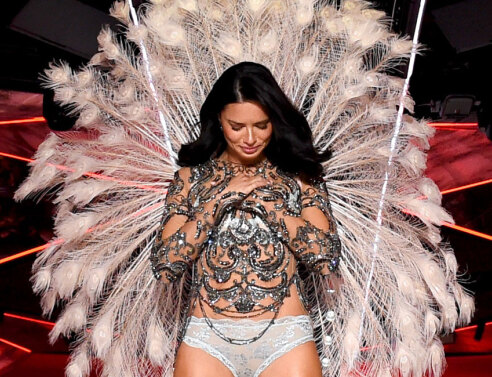 Το συγκινητικό αντίο της Αντριάνα Λίμα στη «Victoria’s Secret» (video)