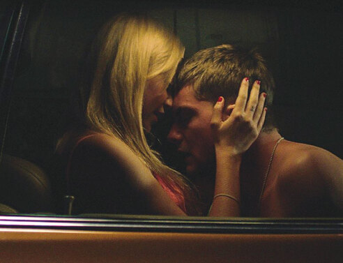 Car lovers ή Raw exhibionists;