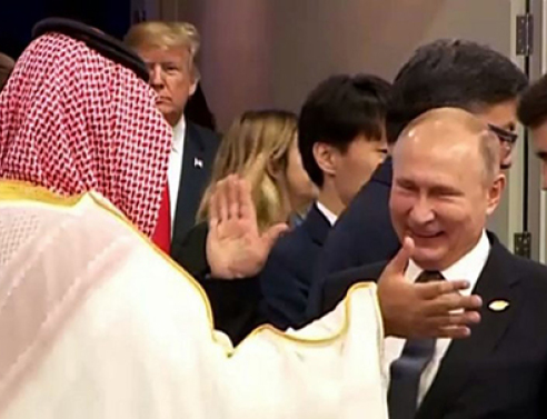 Πούτιν και Μπιν Σαλμάν κάνουν high 5 στη Σύνοδο των G20 (video)