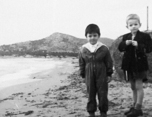 Ο Απόστολος Δοξιάδης (αριστερά) με τον Αρίστο Δοξιάδη, παιδάκια