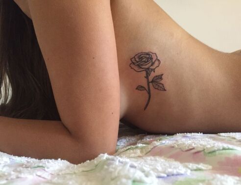 15 λόγοι για να κάνεις τατουάζ κάτω από το στήθος